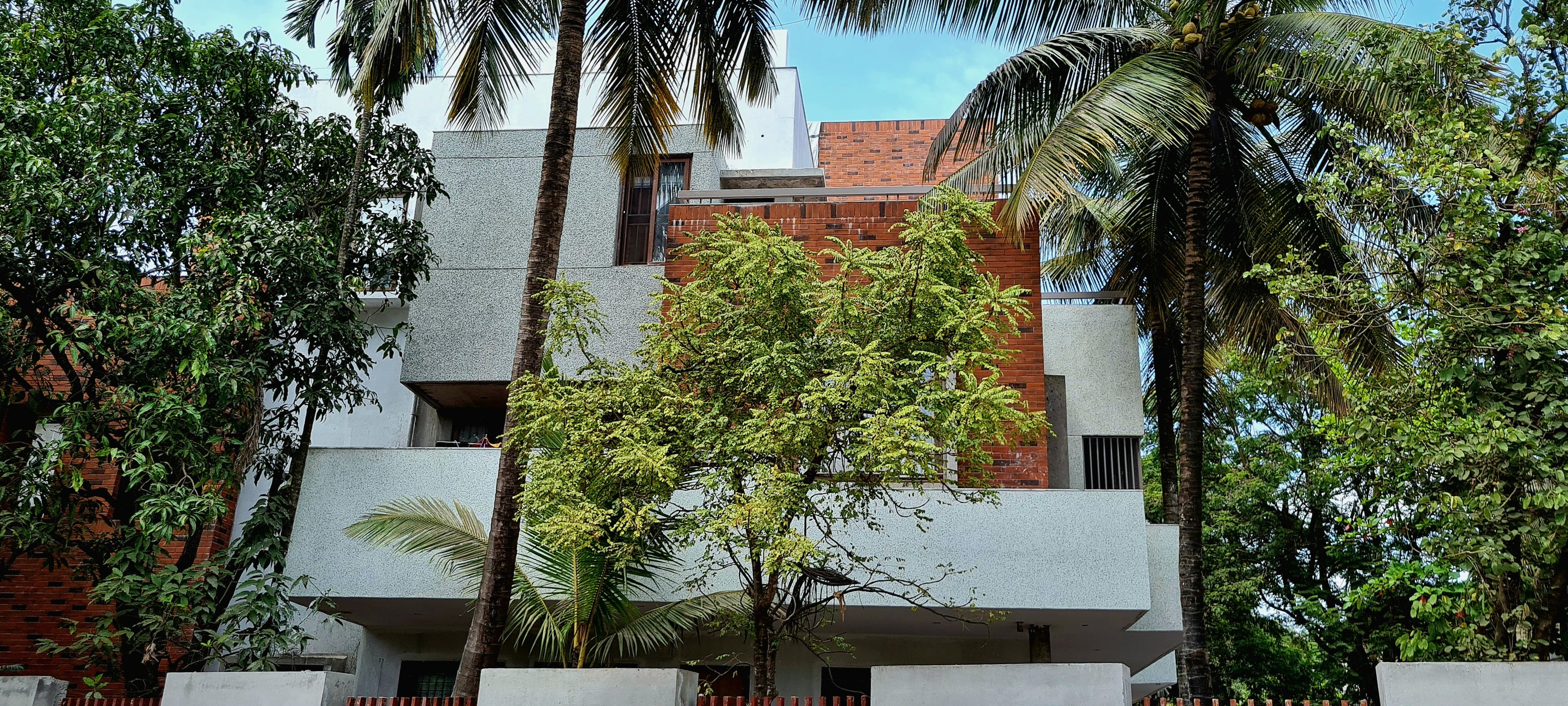 LOKNETA-A Bungalow With Trees